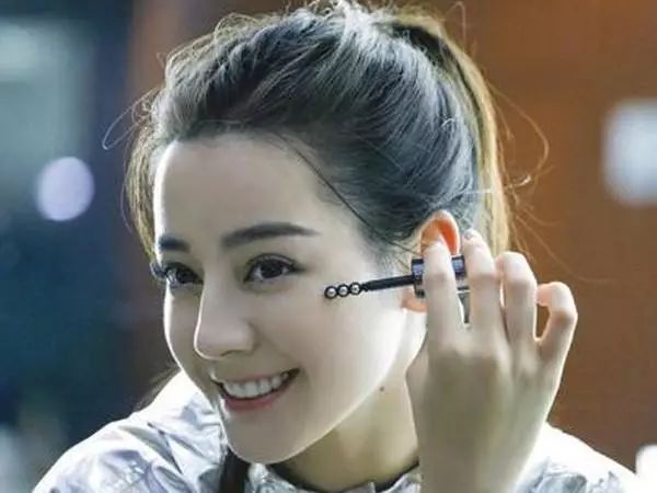 巧用眼線，打造女神級(jí)靈動(dòng)大眼